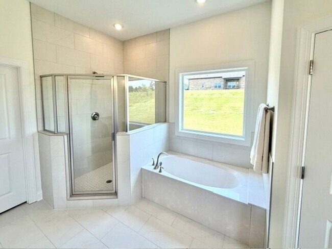 Building Photo - Now Leasing a brand new 5-bedroom 3 bath home in Oakland