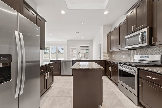 Building Photo - 219 Verde Lake Way