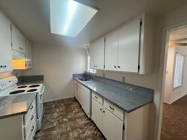 Building Photo - Floyd Ave - Duplex