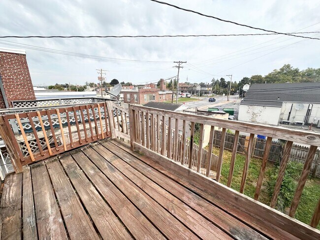 Building Photo - 627 N Hartley St