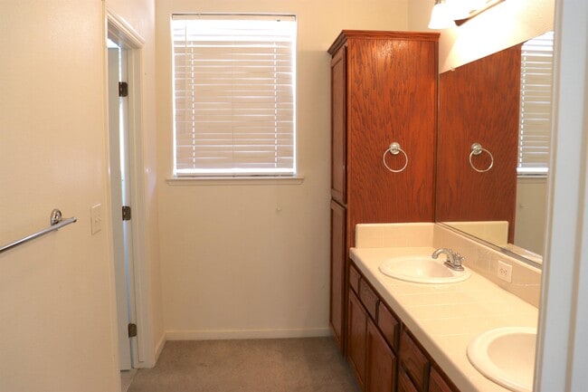 Building Photo - 2346 E Early Ave