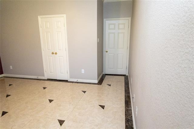 Building Photo - 10002 River Bend Dr