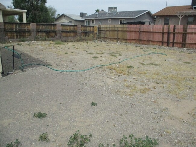 Building Photo - 1715 La Entrada Dr