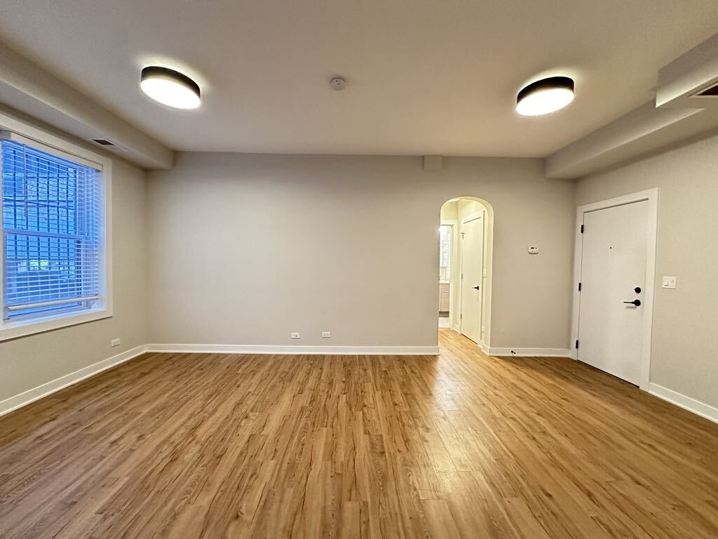 Building Photo - 659 W Wrightwood Ave