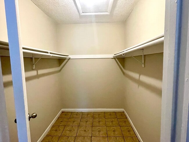 Building Photo - 1BD/1BA Apartment off Curry Ford in Henley...