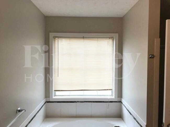 Building Photo - 8118 Birch Walk Dr