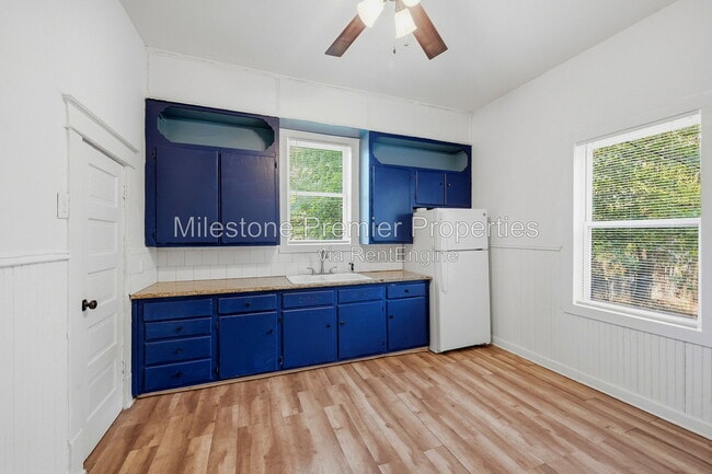 Building Photo - 605 E Woodard St