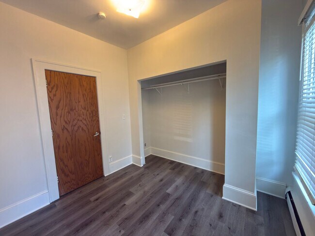 Building Photo - 2121 13th Ave S