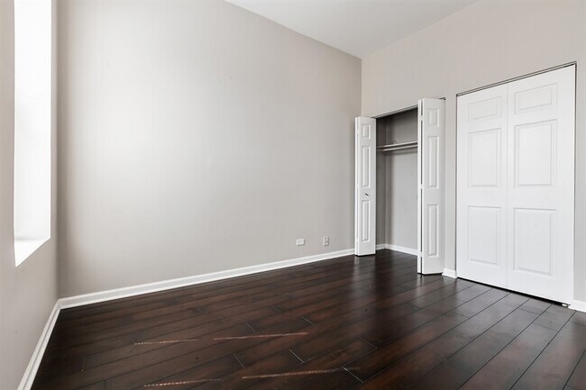 Building Photo - 1657 N Halsted St