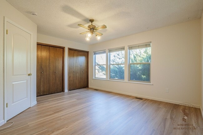 Building Photo - 587 Starlight Dr