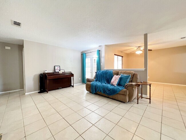 Building Photo - 9731 Anderson Village Dr