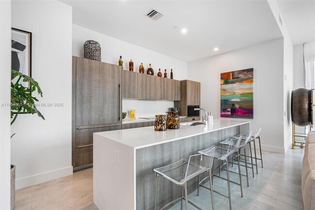 Building Photo - 17550 Collins Ave