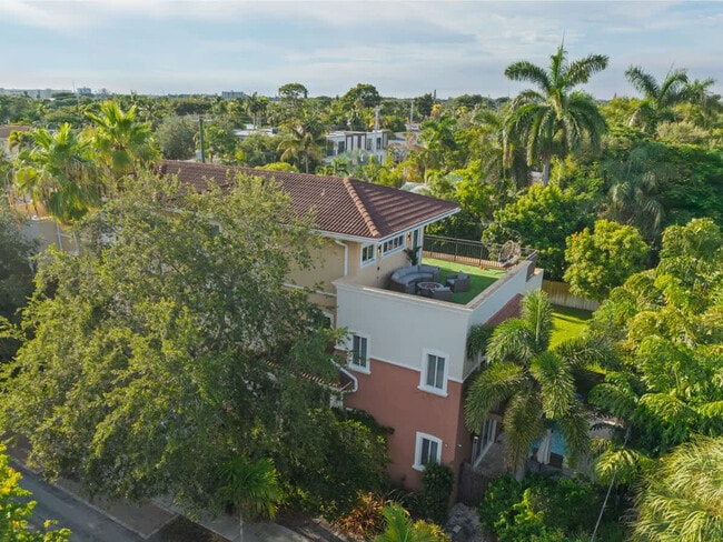 Building Photo - 1705 NE 11th St