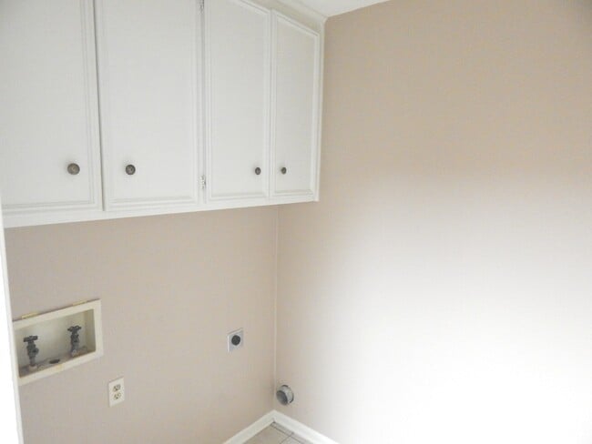 Building Photo - Gorgeous 3 Bedroom Home w/Workshop in Tyler!