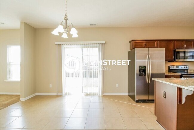 Building Photo - 4 Bedroom Pet-Friendly Home in Louisville, KY with Main Street Renewal