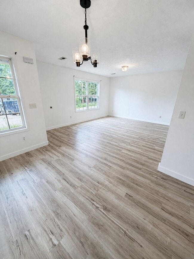 Building Photo - 4031 White Oak Rd