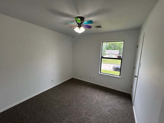 Building Photo - South Tulsa gem!