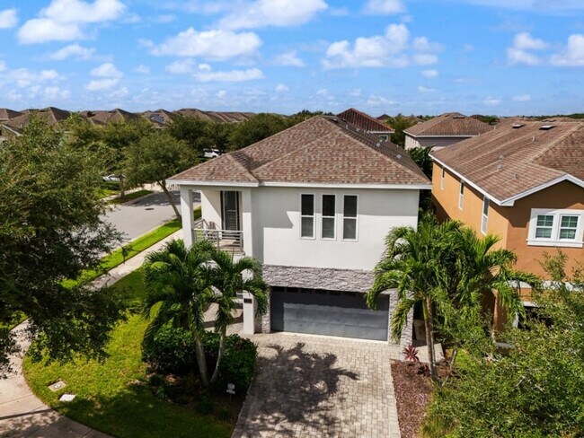 Building Photo - 350 Lasso Dr