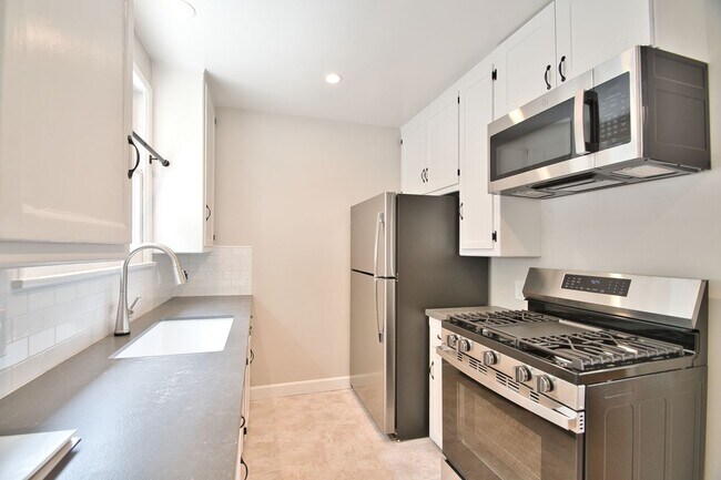 Building Photo - 1336