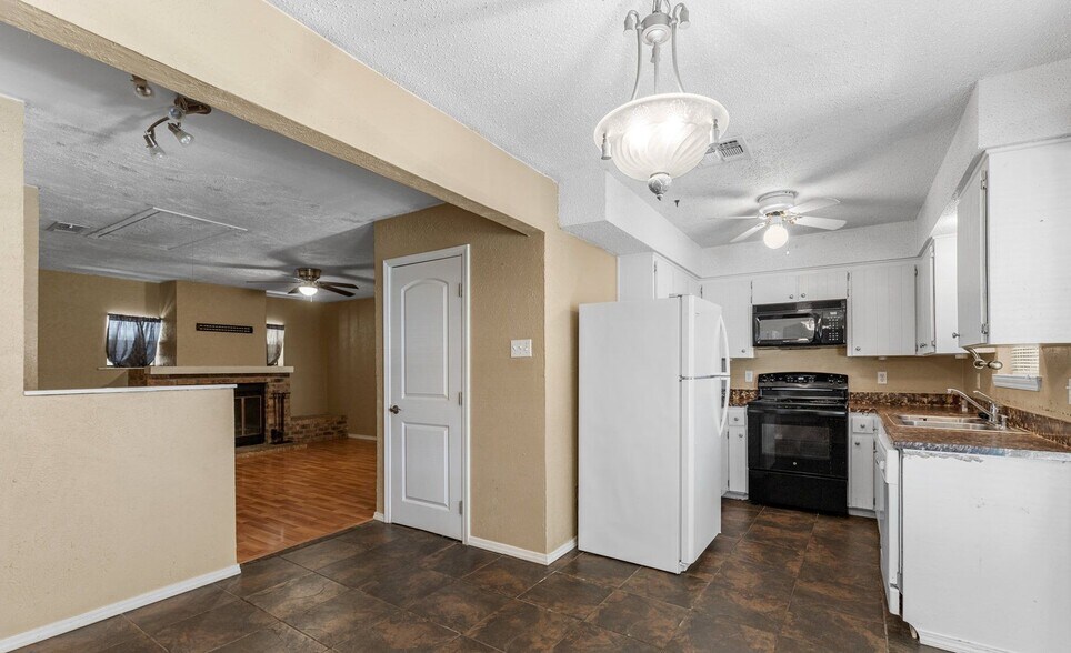 Building Photo - 216 Dirks Dr