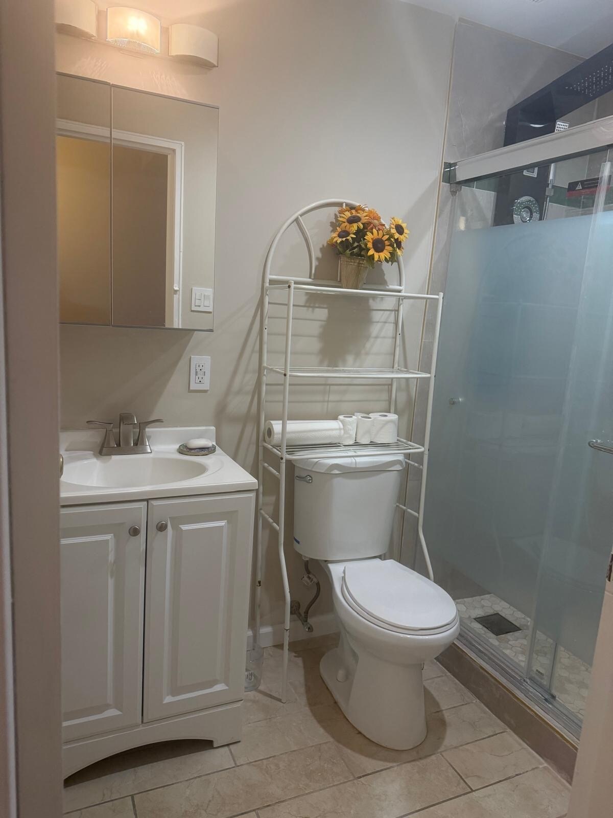 Building Photo - 393 Laurel Ave