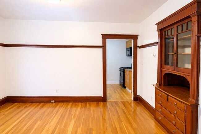 Building Photo - 14 Walter St