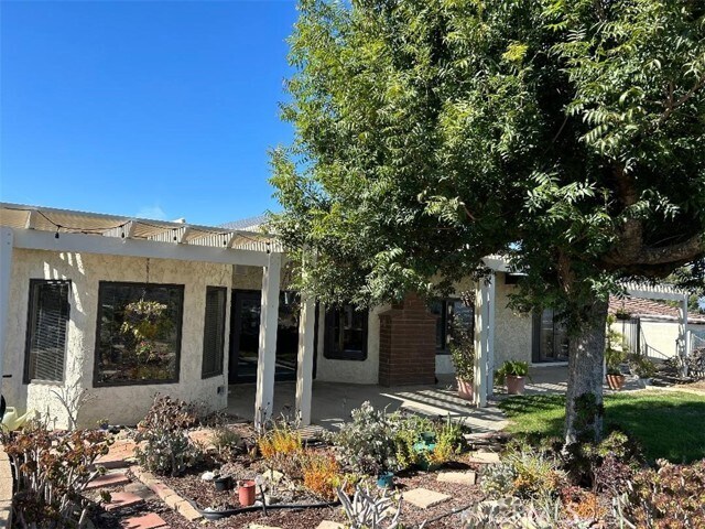 Building Photo - 14676 Deervale Pl