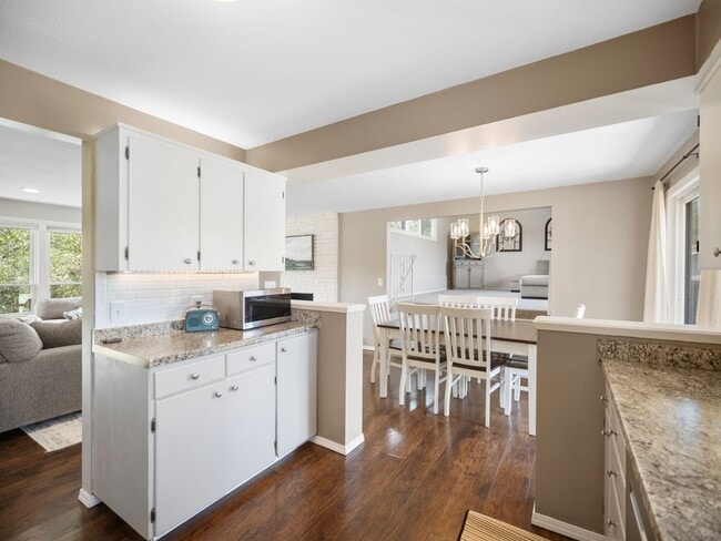 Building Photo - Spacious 4-Bedroom Pet-Friendly Home in North Spokane