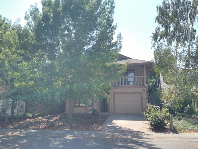 Primary Photo - 2040 Calaveras Ave