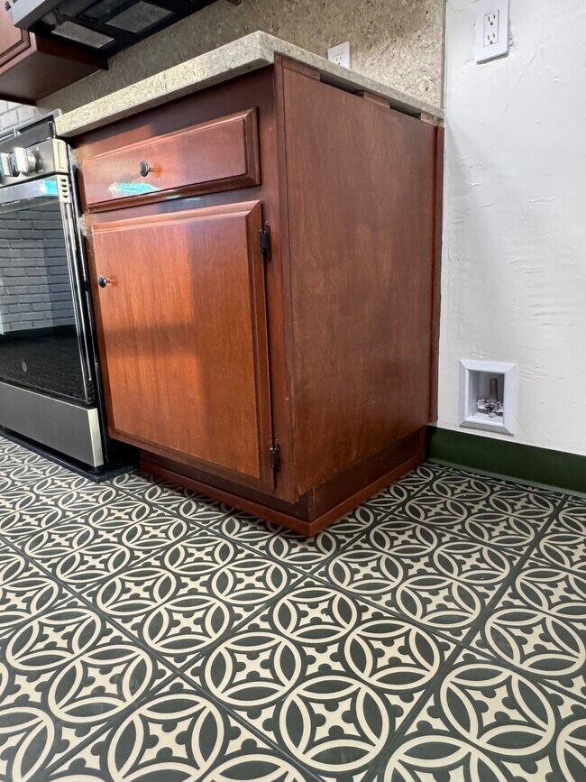 Building Photo - 2230 Alta Vista Dr