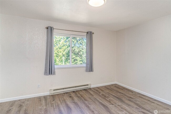 Building Photo - 1Bd/1Ba Kirkland Apartment