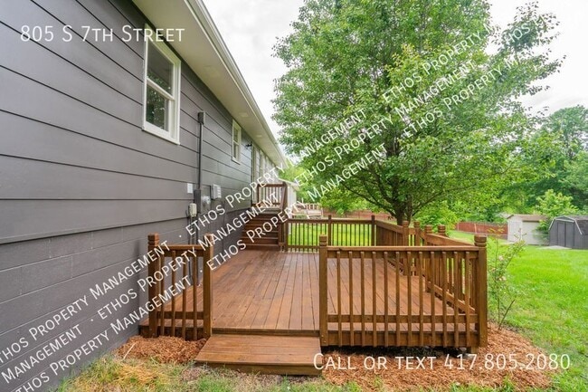 Building Photo - 805 S 7th St