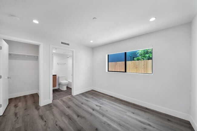 Building Photo - 11516 Victory Blvd