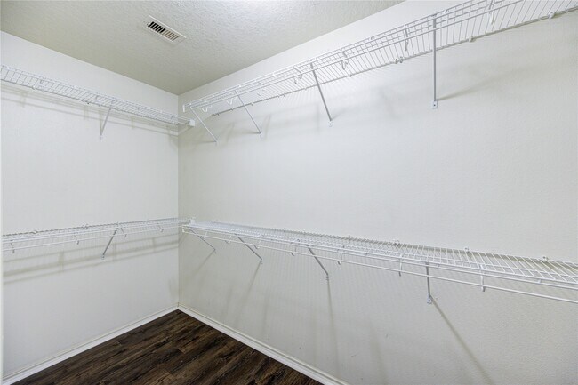 Building Photo - 18827 Sandelford Dr