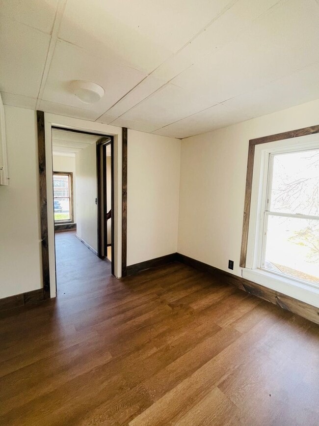 Building Photo - Newly renovated 3 Bed / 1 1/2 Bath home wi...
