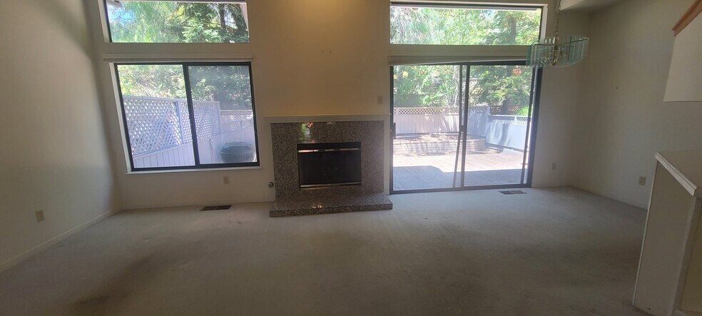 Building Photo - 211 Kingswood Ct