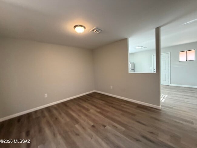Building Photo - 506 N Iroquois Ave