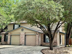 Building Photo - 3 BD/2.5 BATH AVAILABLE FOR IMMEDIATE MOVE...