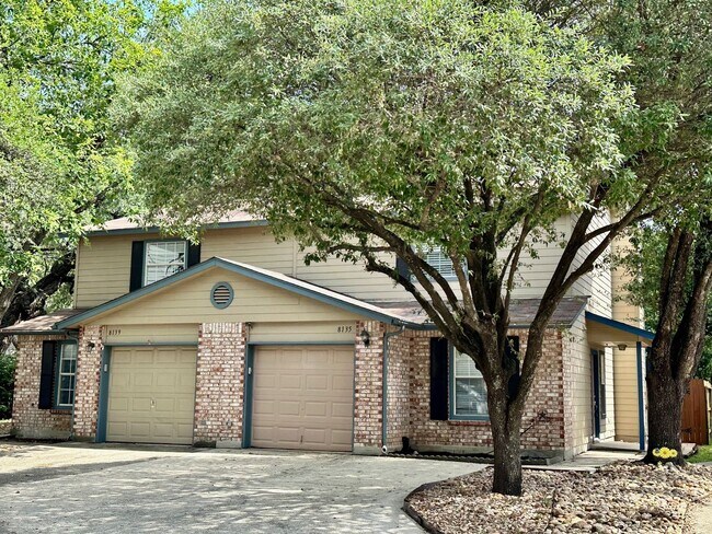 Building Photo - 3 BD/2.5 BATH AVAILABLE FOR IMMEDIATE MOVE...