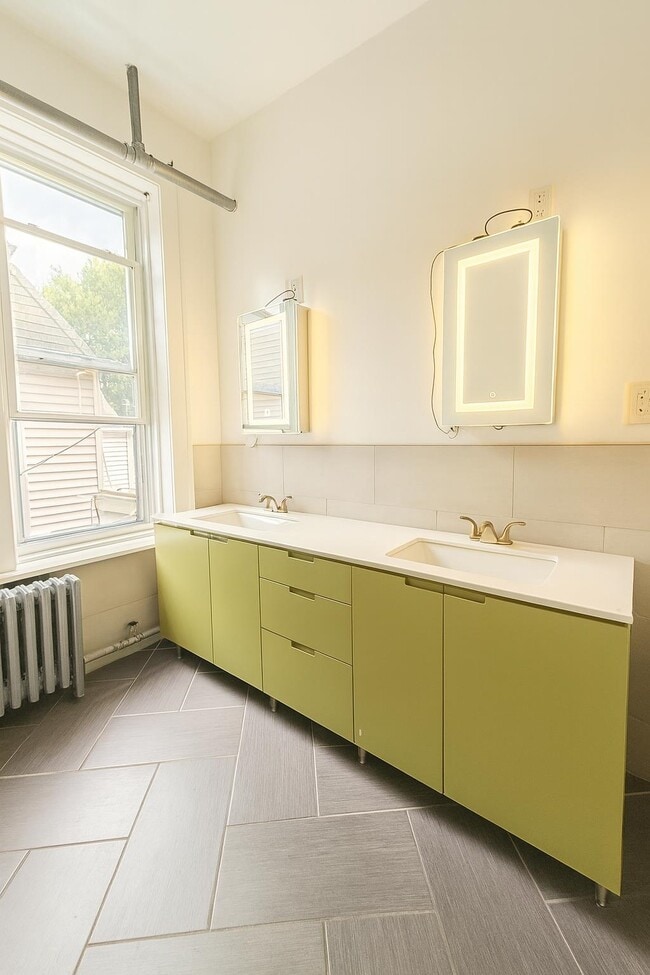 Building Photo - 155 Midland Ave