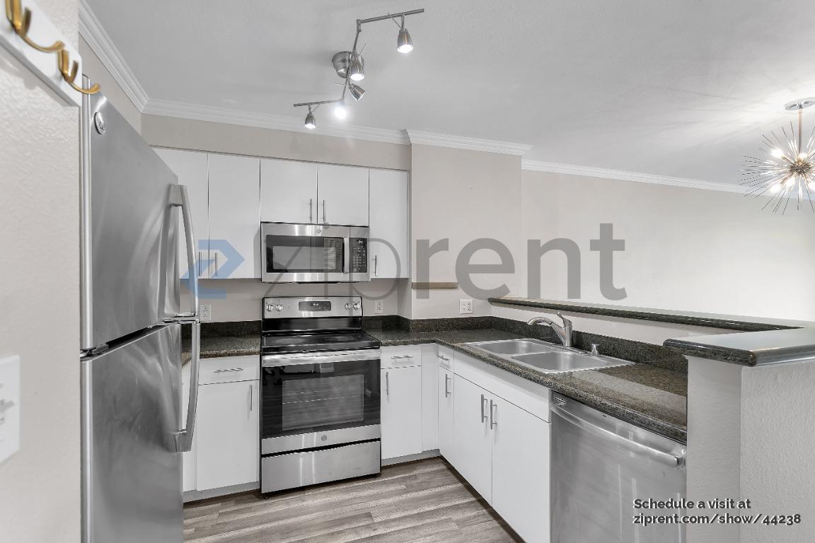 Building Photo - 8400 Oceanview Terrace