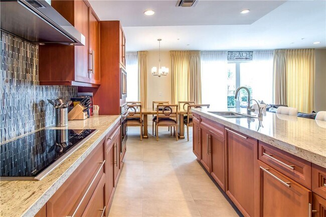 Building Photo - 340 Elm St