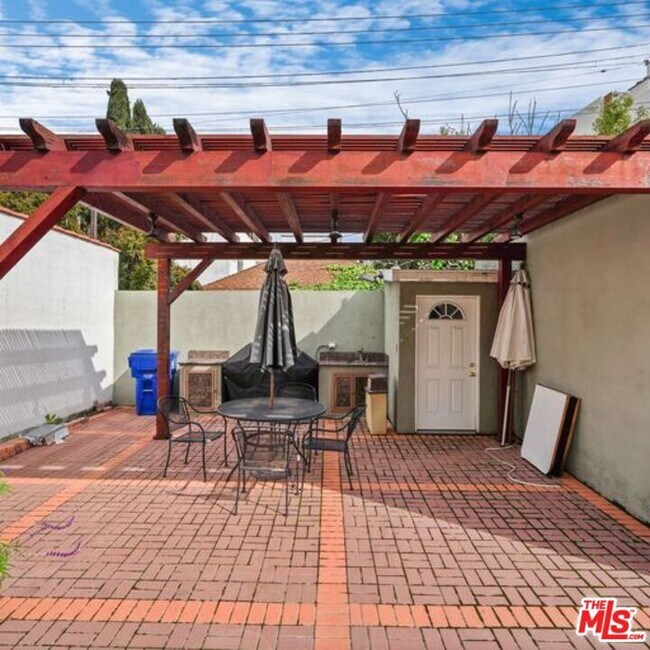 Building Photo - 1240 S Crescent Heights Blvd