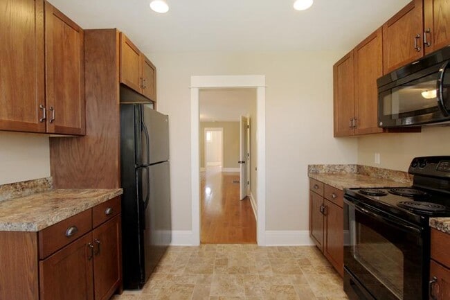 Building Photo - 843 Cherry St SE