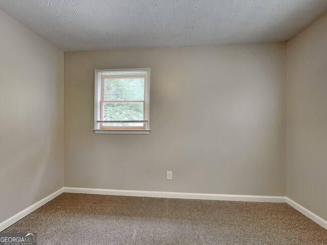 Building Photo - 6471 Chickasaw Dr