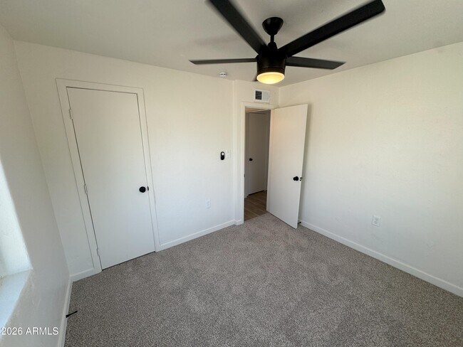 Building Photo - 546 S Hobson