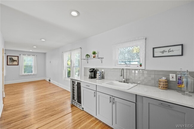 Building Photo - 11 Baynes St
