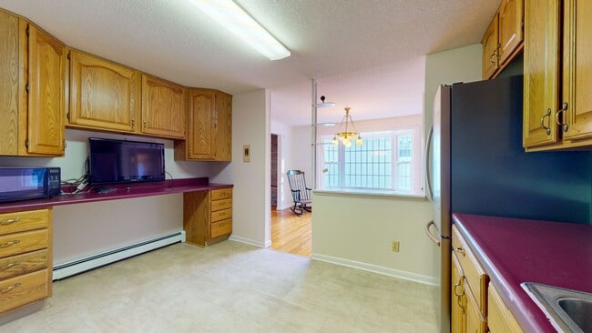 Building Photo - 3 Bedroom Split Level in Woodbridge