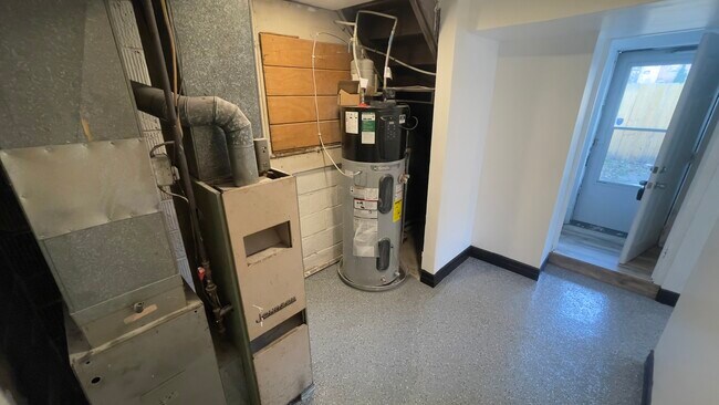 Building Photo - 308 9th St