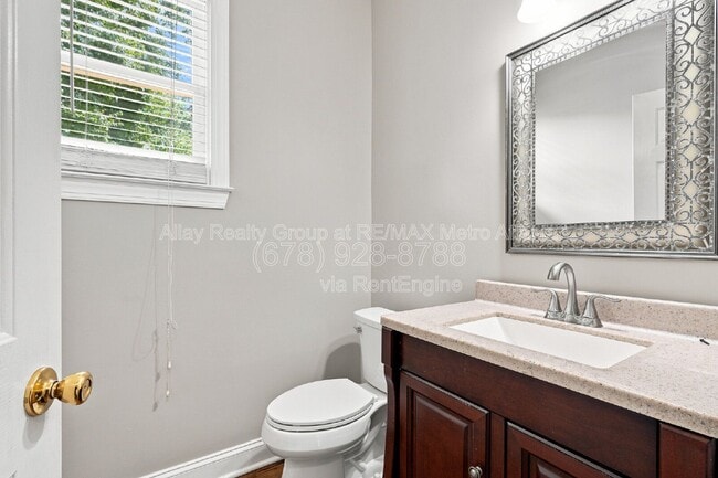 Building Photo - 6725 Ridgefield Dr